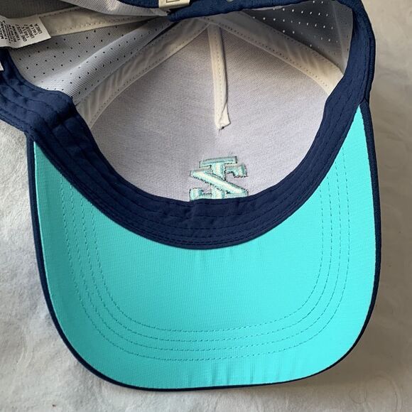 IZOD Golf Cap Cool Wear Vented New Condition Unisex - Picture 6 of 7